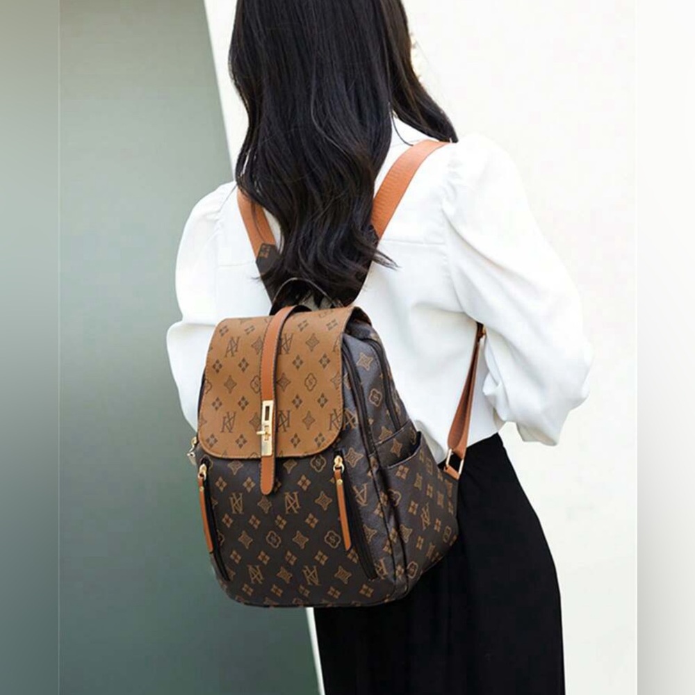 New Elegant Backpack - Picture 10 of 11